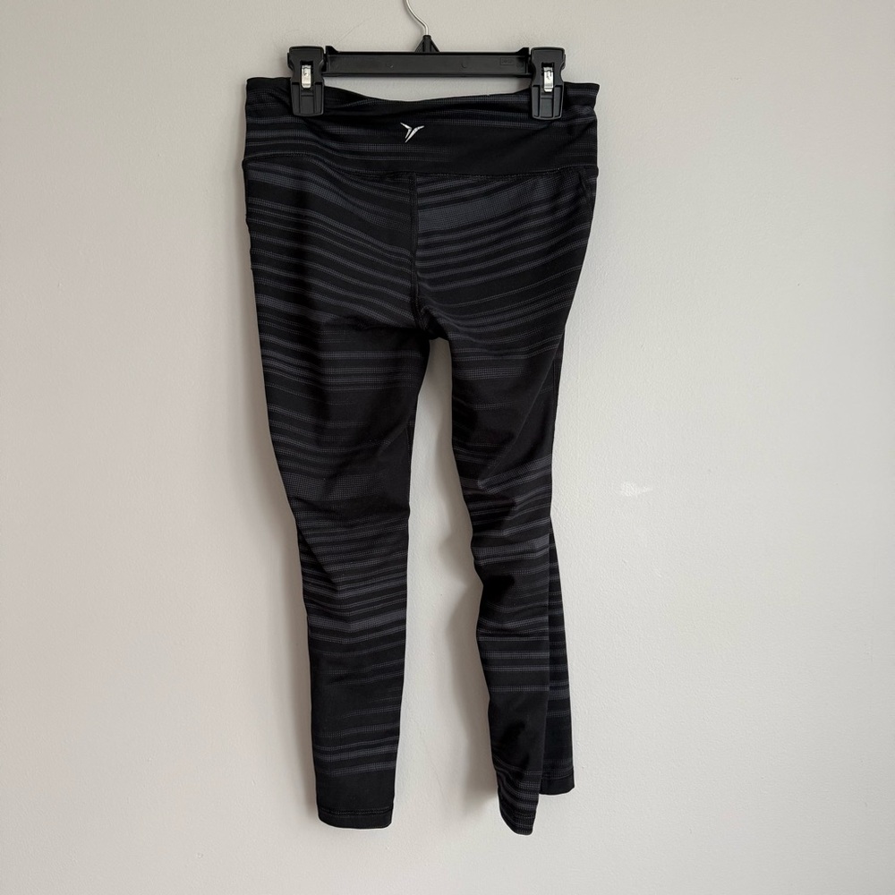 Old Navy Active Fitted Black Patterned Leggings - image 2